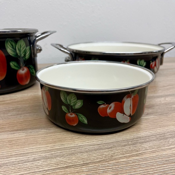 Vintage Ginny’s Enamel Pots and Pans With Apple Theme Lot of 3 - Picture 9 of 14